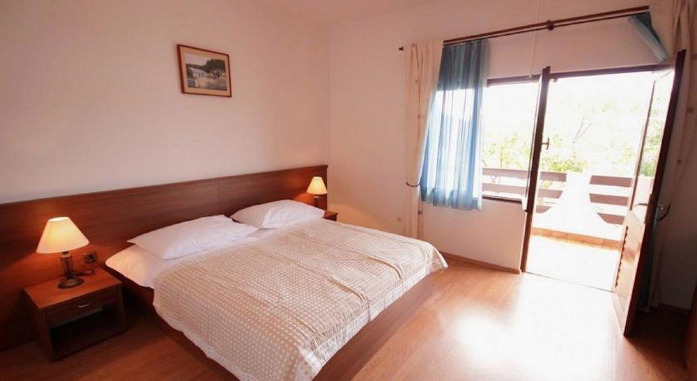 Hotel Plava Laguna Tisno Exteriör bild